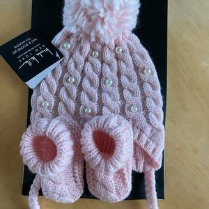 NWT baby girls hat and bootie set